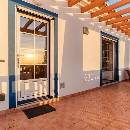 Apartment Sweet Arrifana // Beachhouse